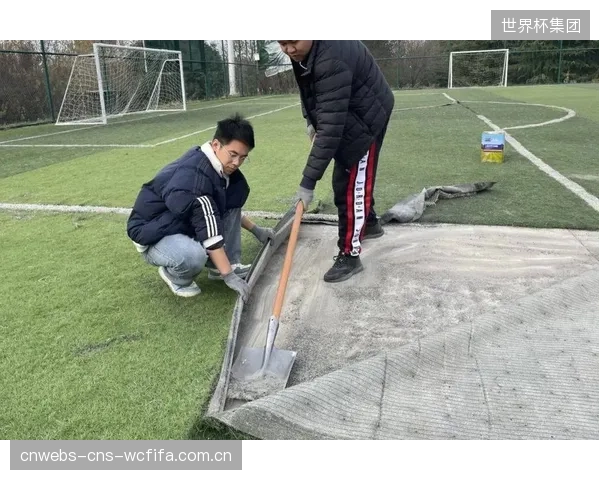 技术团队开始搜集各赛场草皮数据，帮助球员提前适应球速与弹跳变化。